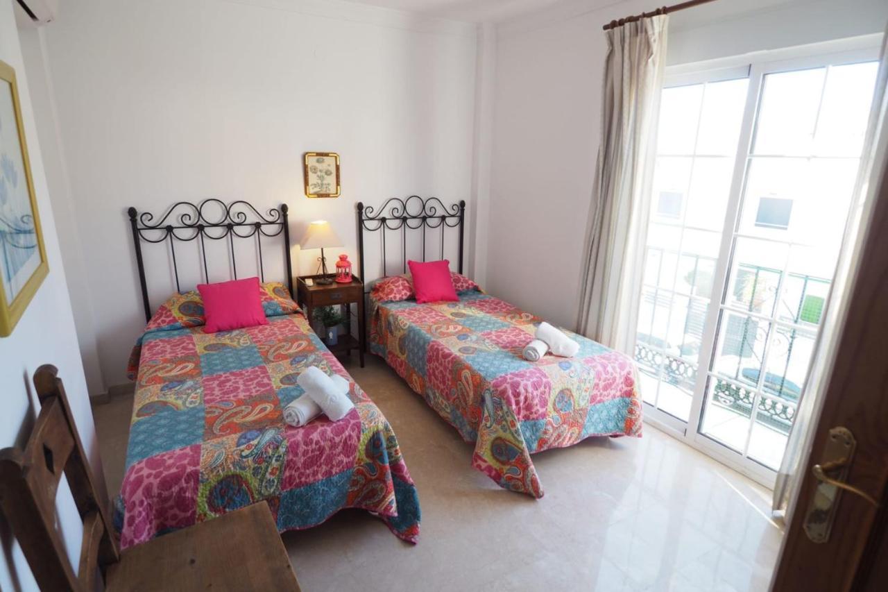 Paradise - Palomas Villa Nerja